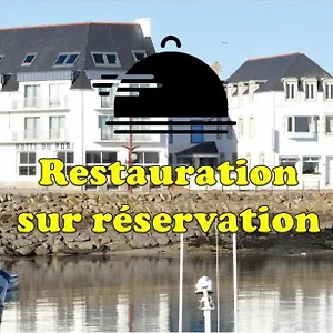 Logis Du Port Hotel
